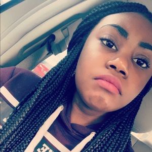 Meet your Posher, Olivia